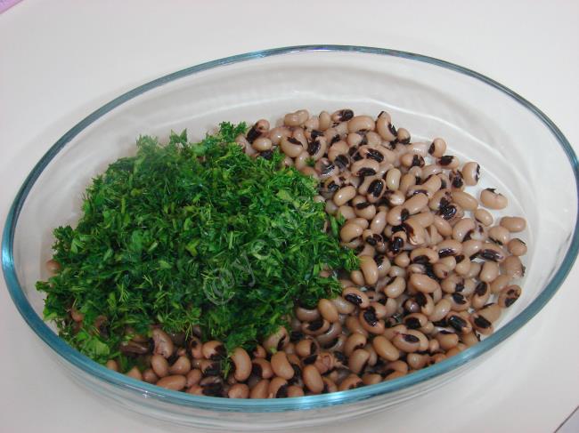 Narlı Kuru Börülce Salatası - Yapılışı (3/8) 