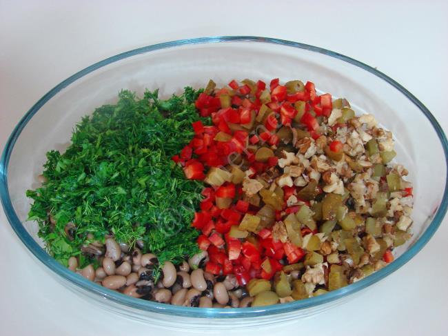 Narlı Kuru Börülce Salatası - Yapılışı (4/8) 