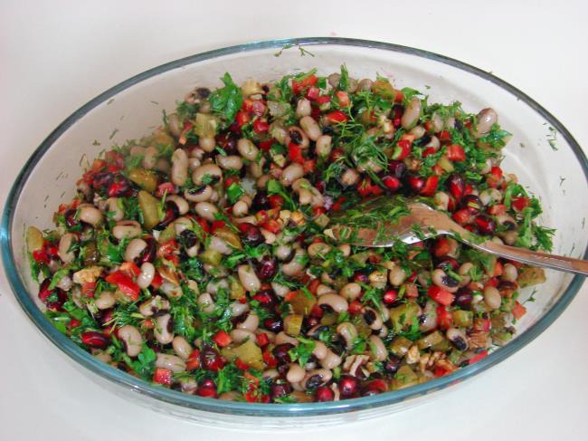 Narlı Kuru Börülce Salatası - Yapılışı (6/8) 