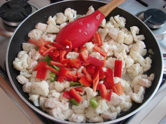 Tavuklu Karnabahar Sote - Yapılışı (6/12) 