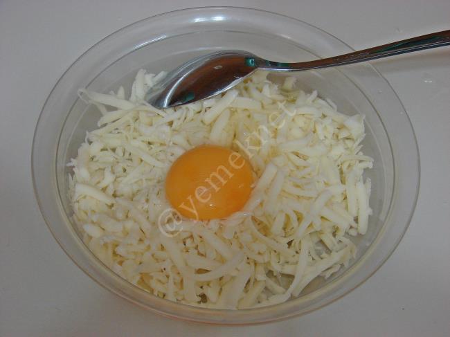 Kahvaltılık Yumurtalı Peynirli Ekmek Dilimleri - Yapılışı (3/12) 