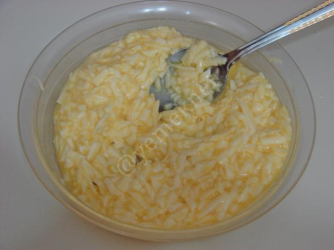 Kahvaltılık Yumurtalı Peynirli Ekmek Dilimleri - Yapılışı (4/12) 