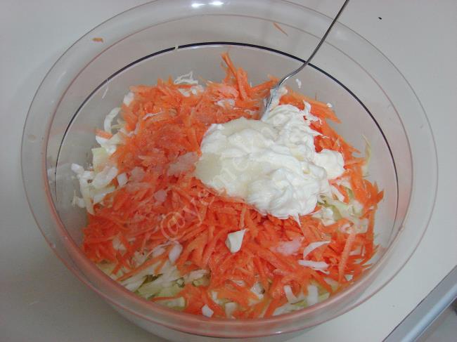 Coleslaw Salatası - Yapılışı (4/8) 