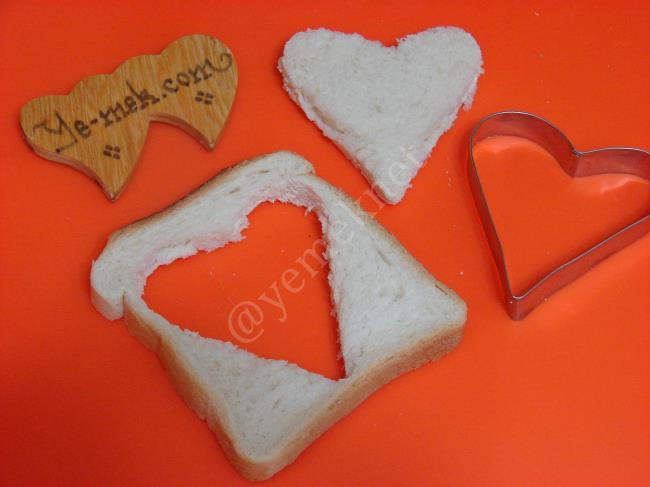 Ekmek İçinde Yumurta - Yapılışı (3/12) 