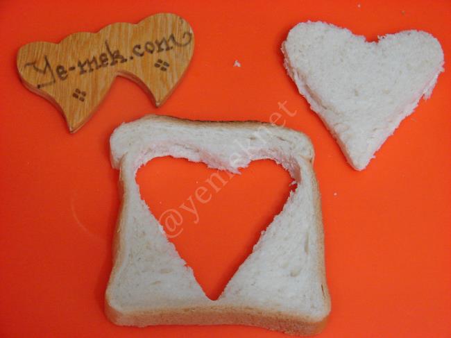 Ekmek İçinde Yumurta - Yapılışı (4/12) 