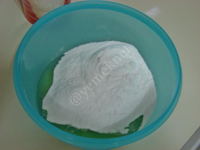 Hindistan Cevizli Sürpriz Kek - Yapılışı (2/16) 