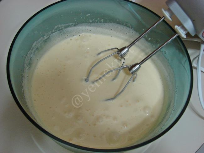 Hindistan Cevizli Sürpriz Kek - Yapılışı (6/16) 