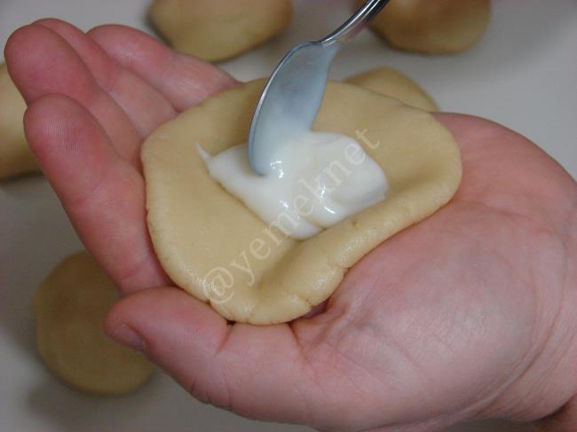 İçi Muhallebi Dolgulu Kurabiye - Yapılışı (9/16) 