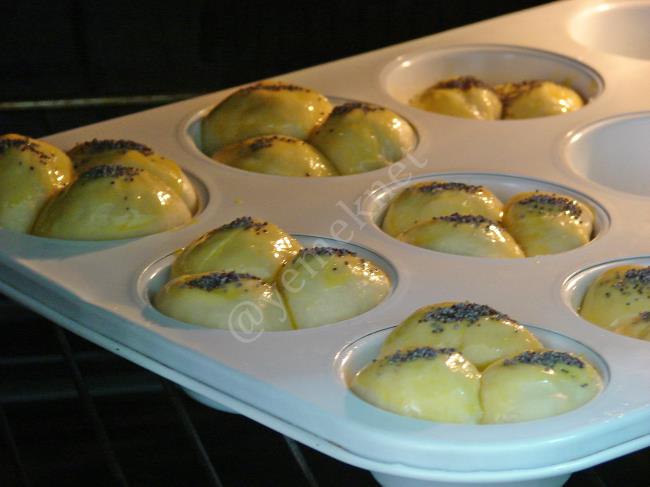 Muffin Kalıbında Sodalı Poğaça - Yapılışı (13/16) 