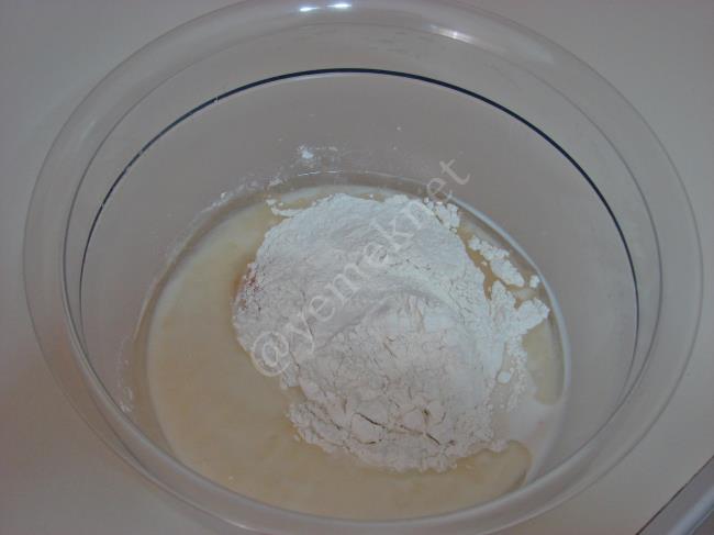 Muffin Kalıbında Sodalı Poğaça - Yapılışı (4/16) 