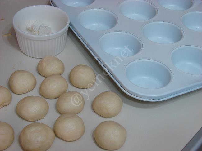 Muffin Kalıbında Sodalı Poğaça - Yapılışı (7/16) 