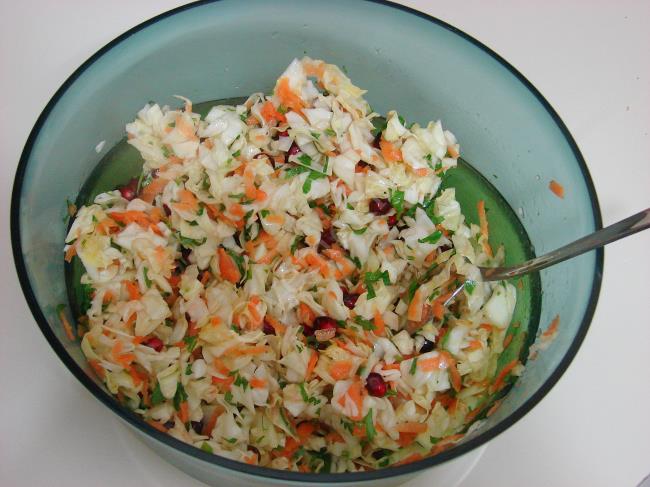 Narlı Beyaz Lahana Salatası - Yapılışı (5/8) 