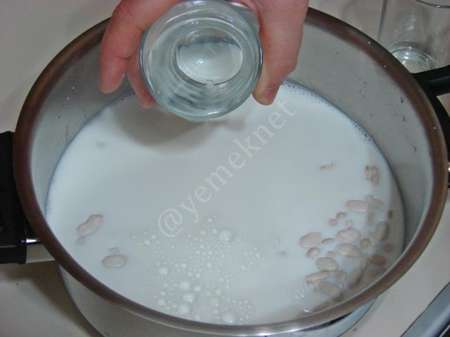 Sütlü Kuru Fasulye - Yapılışı (4/16) 