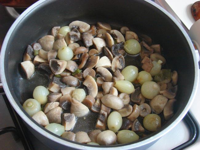 Arpacık Soğanlı Mantar Sote - Yapılışı (4/8) 