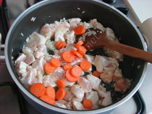 Bezelyeli Mantarlı Tavuk Sote - Yapılışı (4/12) 