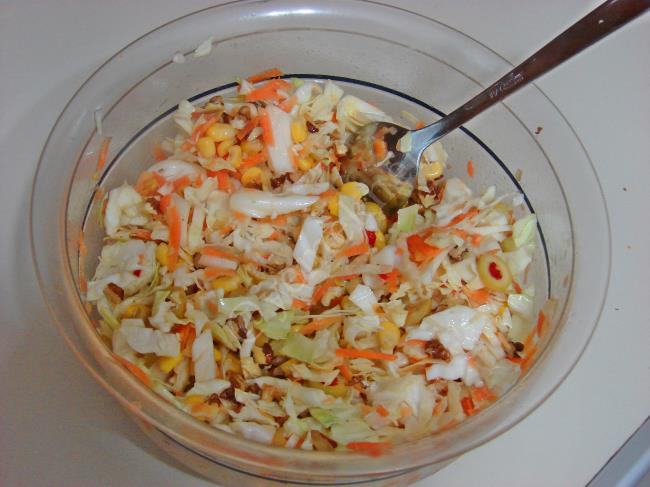 Cevizli Beyaz Lahana Salatası - Yapılışı (5/8) 