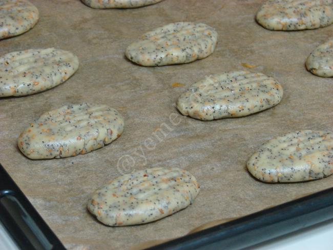 Çikolatalı Haşhaşlı Susamlı Kurabiye - Yapılışı (9/16) 