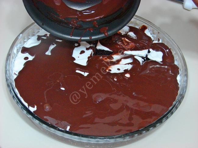 Ebruli Çikolatalı Pasta - Yapılışı (12/16) 
