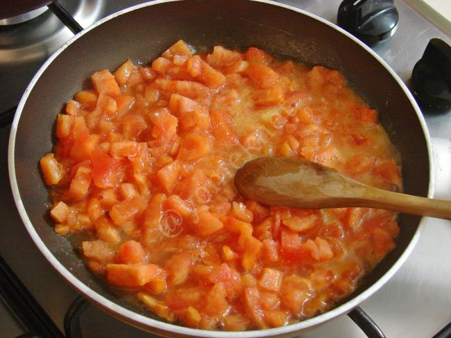 Fırında Kahvaltılık Sucuklu Patates - Yapılışı (2/12) 