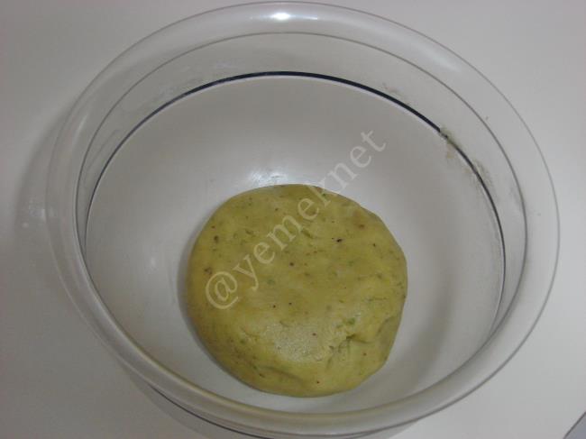 Fıstıklı Kurabiye - Yapılışı (6/12) 