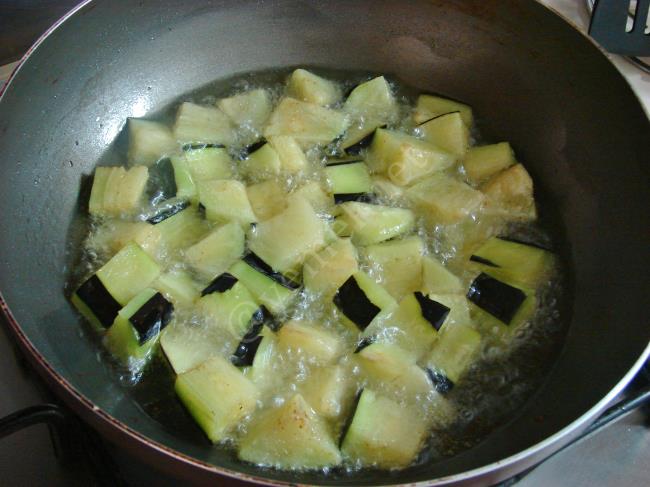 Patlıcanlı Mantar Sote - Yapılışı (3/12) 