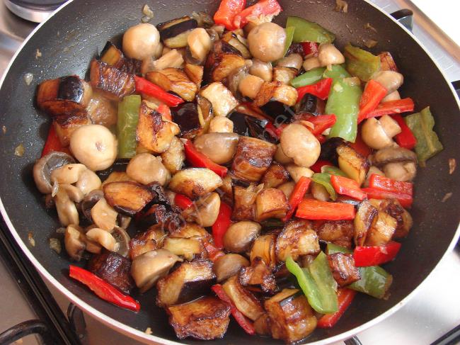 Patlıcanlı Mantar Sote - Yapılışı (9/12) 