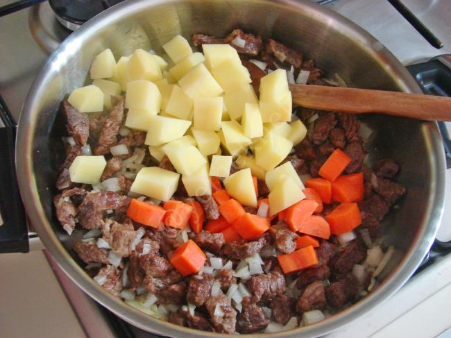 Tencerede Orman Kebabı - Yapılışı (5/12) 