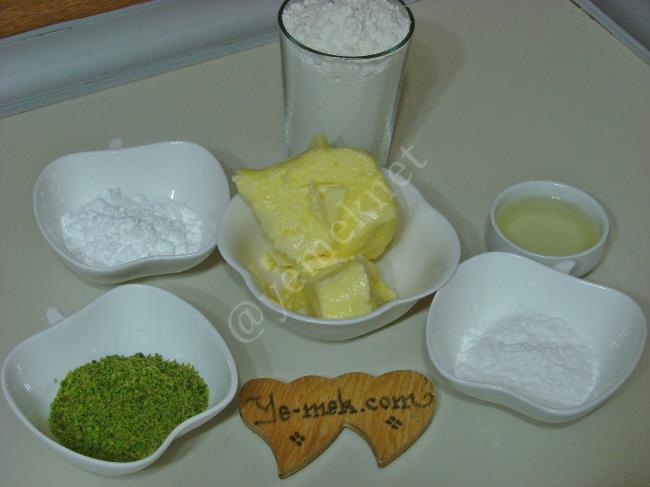 Tereyağlı Fıstıklı Un Kurabiyesi - Yapılışı (1/16) 