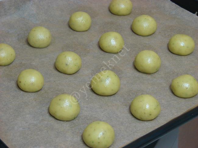 Tereyağlı Fıstıklı Un Kurabiyesi - Yapılışı (8/16) 