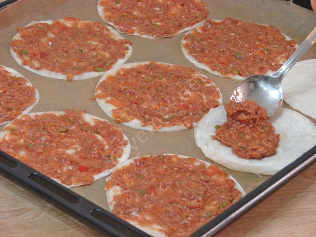 yufkadan findik lahmacun tarifi nasil yapilir resimli yemek tarifleri
