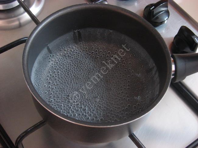 Benmari Yöntemi İle Çikolata Eritme - Yapılışı (2/8) 