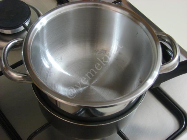 Benmari Yöntemi İle Çikolata Eritme - Yapılışı (3/8) 