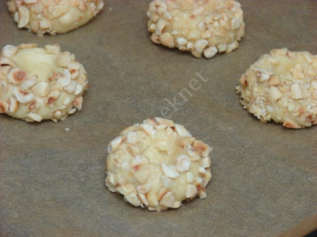 Çikolata Dolgulu Fındıklı Kurabiye - Yapılışı (11/16) 