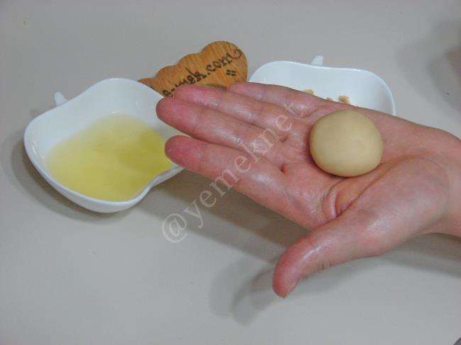 Çikolata Dolgulu Fındıklı Kurabiye - Yapılışı (5/16) 