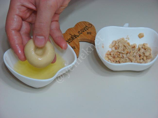 Çikolata Dolgulu Fındıklı Kurabiye - Yapılışı (8/16) 