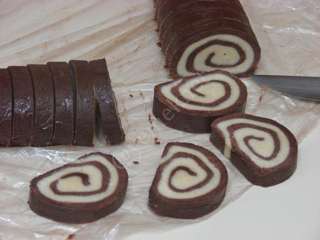 İki Renkli Spiral Kurabiye - Yapılışı (11/16) 