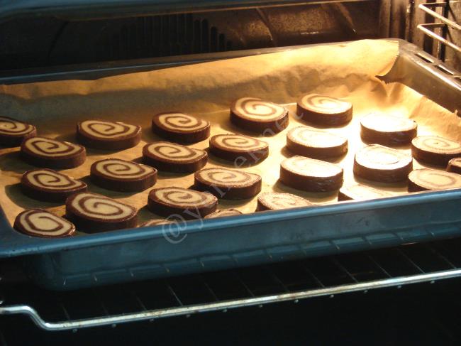 İki Renkli Spiral Kurabiye - Yapılışı (13/16) 