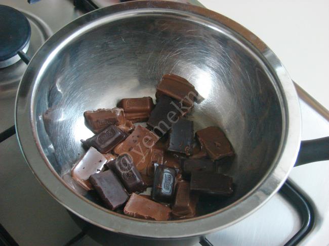 Kuru Yemişli Mısır Gevrekli Çikolatalı Tatlı - Yapılışı (2/12) 