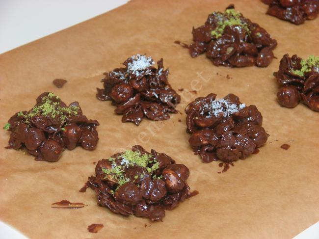 Kuru Yemişli Mısır Gevrekli Çikolatalı Tatlı - Yapılışı (8/12) 