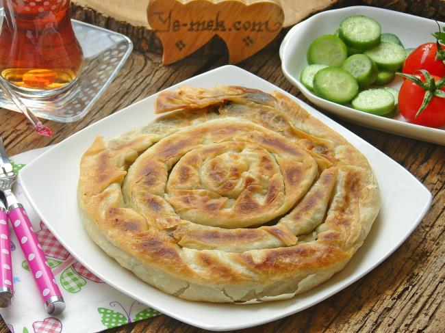 Tavada Ispanaklı Kol Böreği Tarifi, Nasıl Yapılır? (Resimli) Yemek