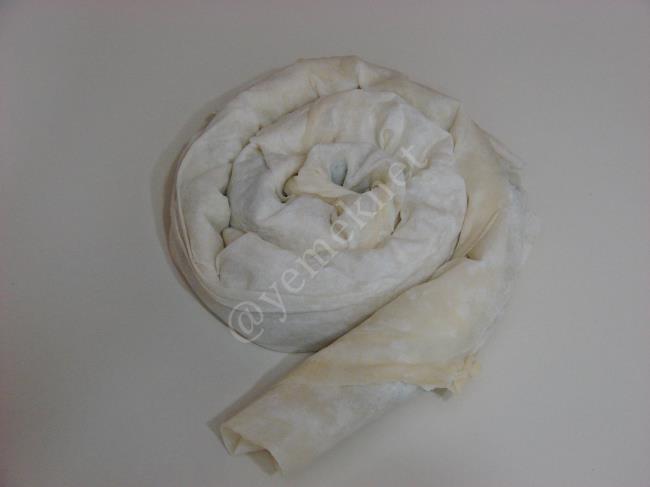 Tavada Ispanaklı Kol Böreği - Yapılışı (9/16) 