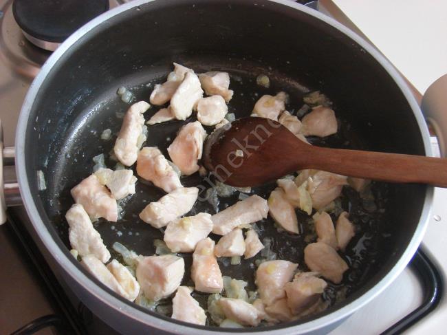 Tavuklu Brüksel Lahanası Yemeği - Yapılışı (4/12) 