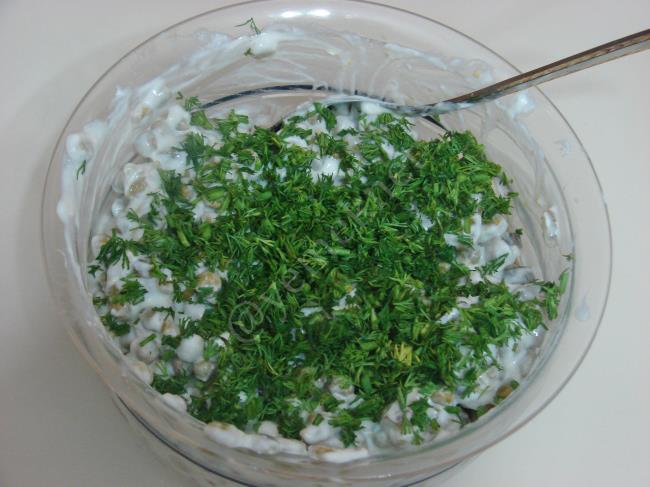 Yoğurtlu Bezelye Salatası - Yapılışı (6/12) 