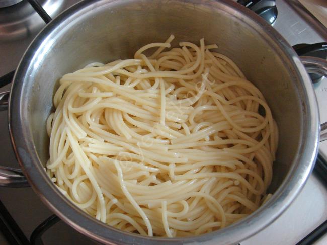 Mantar Soslu Makarna - Yapılışı (8/12) 