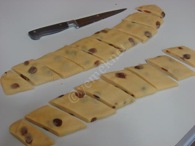 Pastane Usulü Üzümlü Kurabiye - Yapılışı (13/20) 