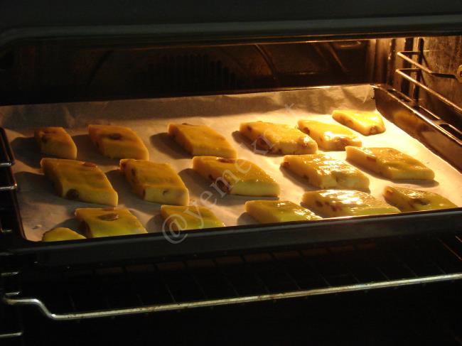 Pastane Usulü Üzümlü Kurabiye - Yapılışı (15/20) 