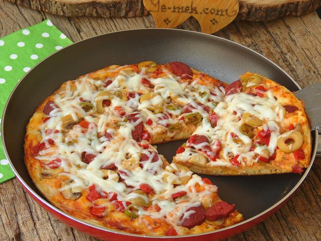 Hamur Açma ve Mayalama Derdi Yok : Tavada Pizza