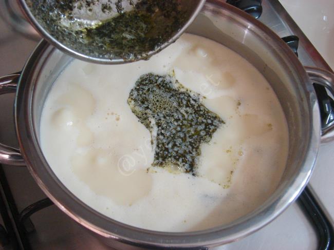 Yoğurtlu Bulgur Çorbası - Yapılışı (8/12) 
