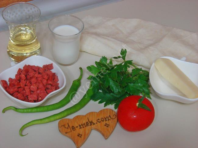 Hazır Yufkadan Kuş Yuvası Böreği - Yapılışı (1/16) 