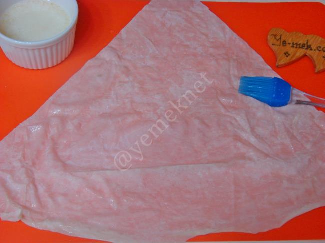 Hazır Yufkadan Kuş Yuvası Böreği - Yapılışı (4/16) 